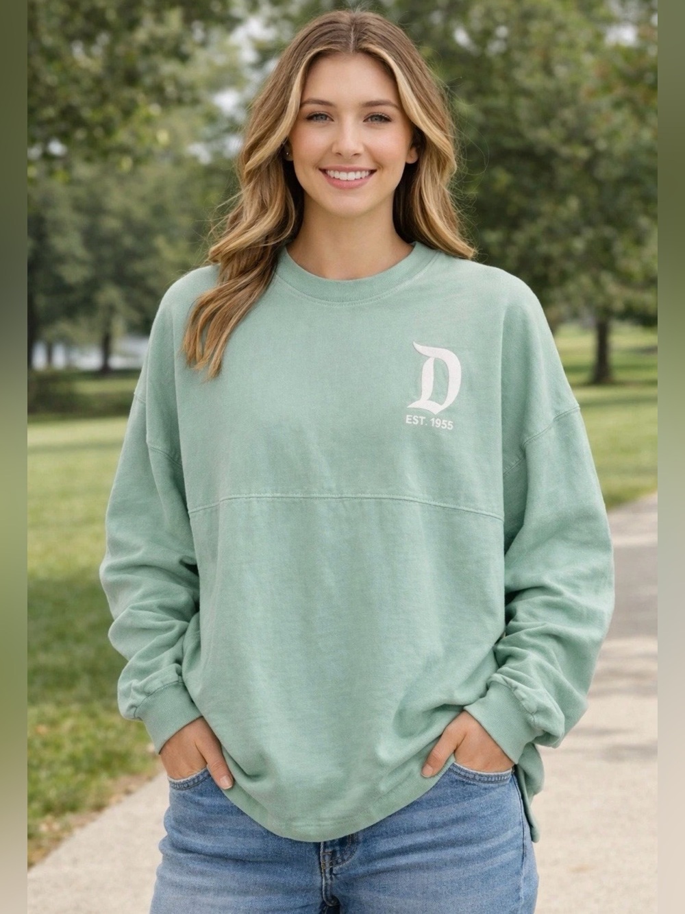 Disney Disneyland Resort Black Spirit Jersey Mint Color Adult  Size Large